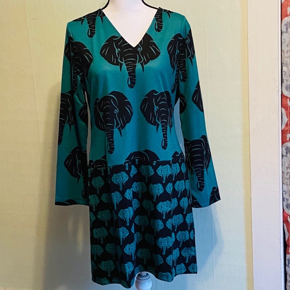 Tracy Negoshian Dresses & Skirts - NWT Stacie Elephant Print dress